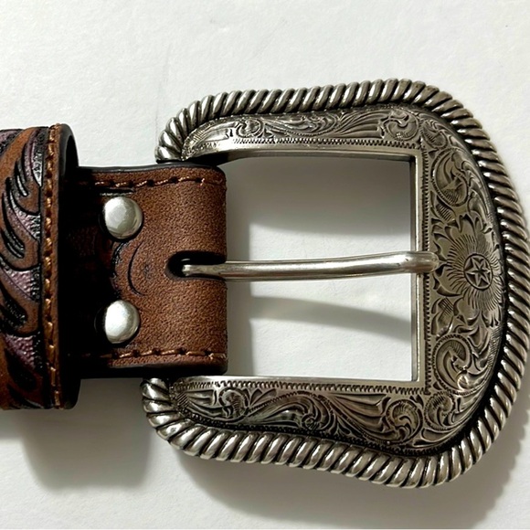 NWOT Nocona floral tooled studded tapered leather Western belt N210004802 sz 32 - Picture 2 of 6